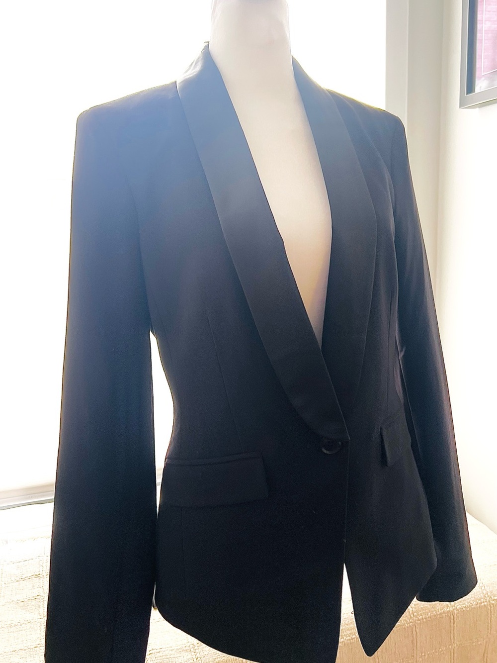 BCBGMAXAZRIA Classic Black Shawl Collar Blazer - Women's Tailored Suit Jacket - Picture 4 of 6
